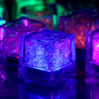 Набор для купания в ванной &laquo;Светящиеся кубики&raquo;, 12 шт.