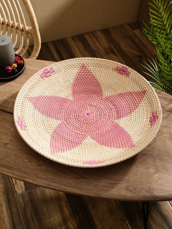 Тарелка декоративная плетеная ротанг "Цветок", 50х50х5 см, розовый