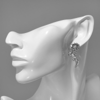 Серьги со стразами «Цветы» изгибы, цвет белый в серебре Серьги со стразами «Цветы» изгибы, цвет белый в серебре