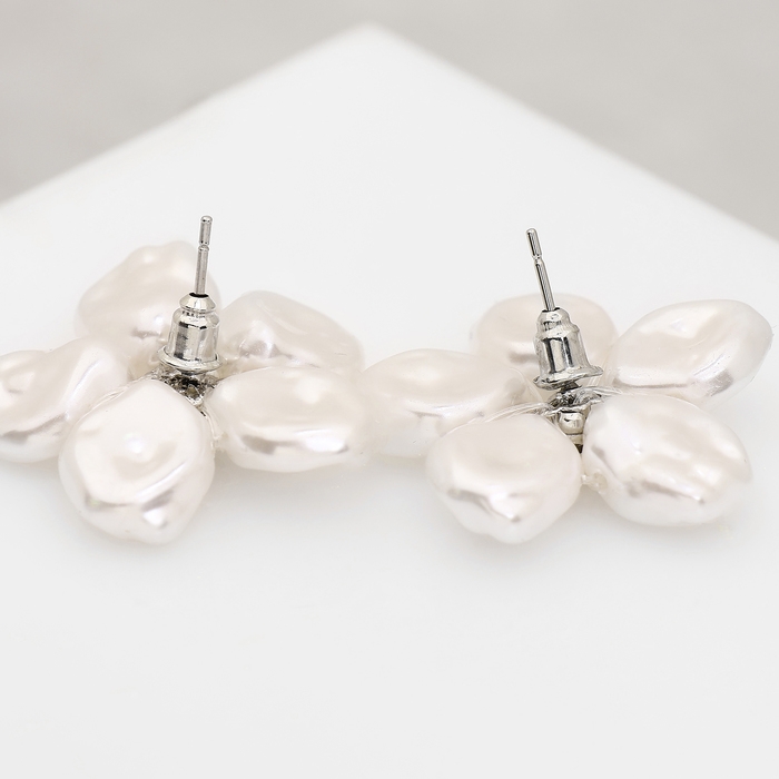 Серьги с жемчугом &laquo;Эксклюзив&raquo; цветок, цвет серебро
