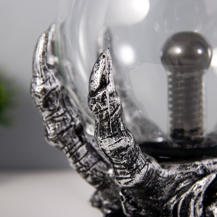 Плазменный шар полистоун "Рука из подземелья" 20х17х11 см