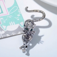 Брошь «Кошка грациозная», цвет зелёный в чернёном серебре Брошь «Кошка грациозная», цвет зелёный в чернёном серебре