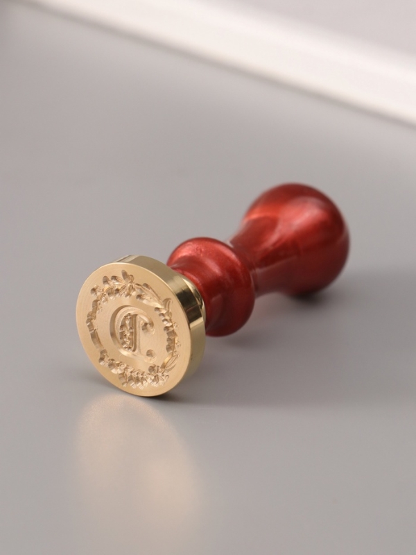 Печать для сургуча с пластиковой ручкой "Венок с буквой D" 2,5х2,5х6,3 см