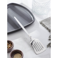 Лопатка из нержавеющей стали перфорированная Magistro &laquo;Грэйс&raquo;, длина 27 см, цвет ручки белый, цвет головы серебряный