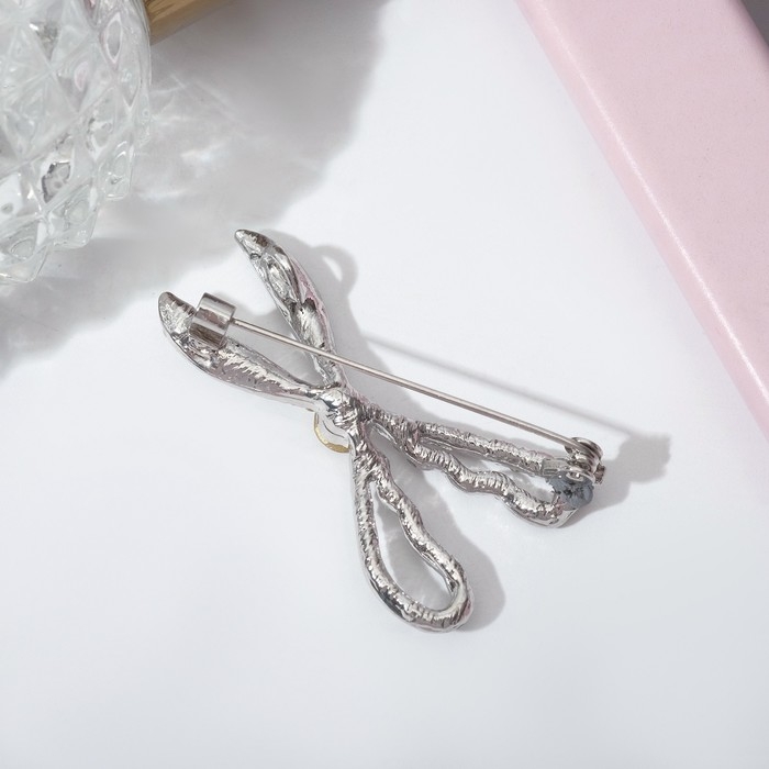 Брошь &laquo;Ножницы&raquo; драгоценные, цвет белый в серебре