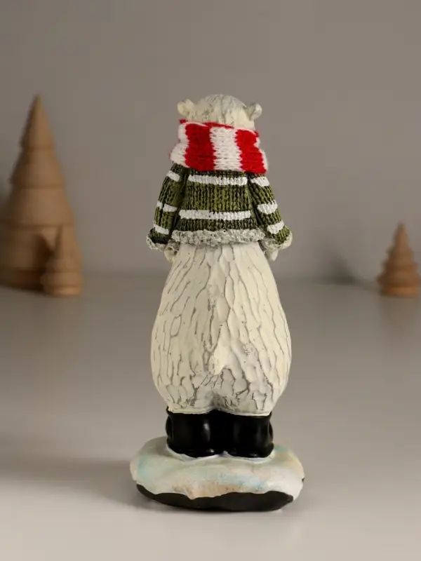 Сувенир полистоун "Медведь в полосатом свитере и шарфе" МИКС 7х6,5х16 см