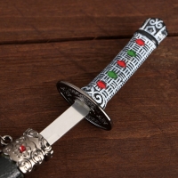 Сувенирное оружие &laquo;Катана на подставке&raquo;, чёрные ножны с красными ромбами, 20см