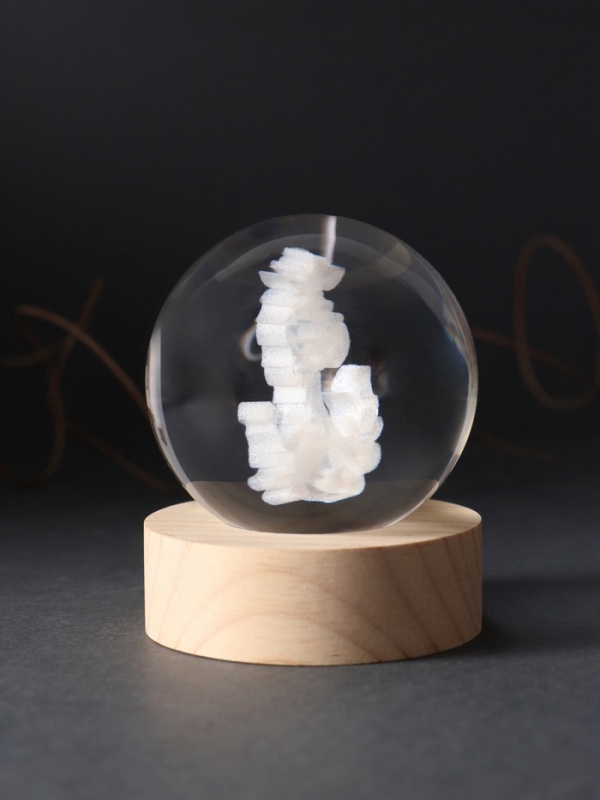 Сувенир стекло подсветка "Шар. Лошадка в короне" d=6 см подставка дерево, USB