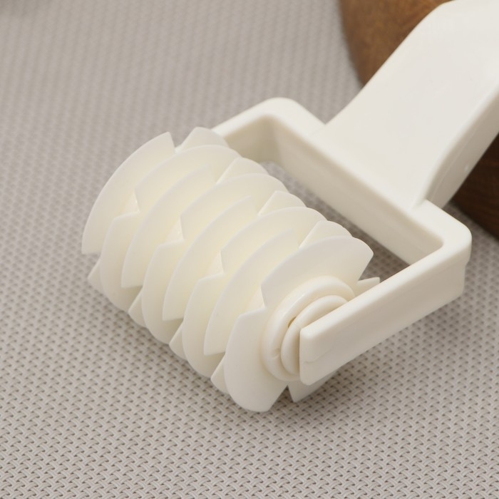 Валик для нарезки теста Доляна &laquo;Сетка&raquo;, 20&times;7&times;4,5 см, цвет белый