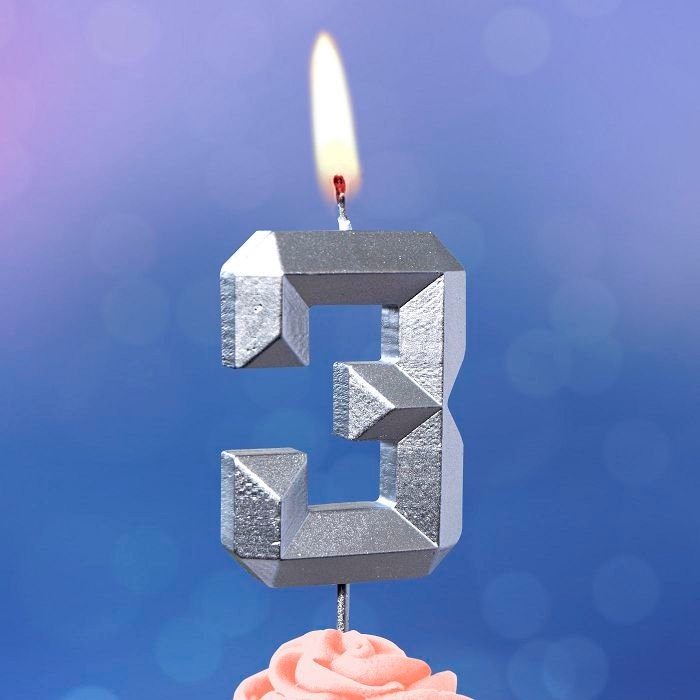 Свеча в торт на шпажке &laquo;Серебряные грани&raquo;, цифра 3, серебряная