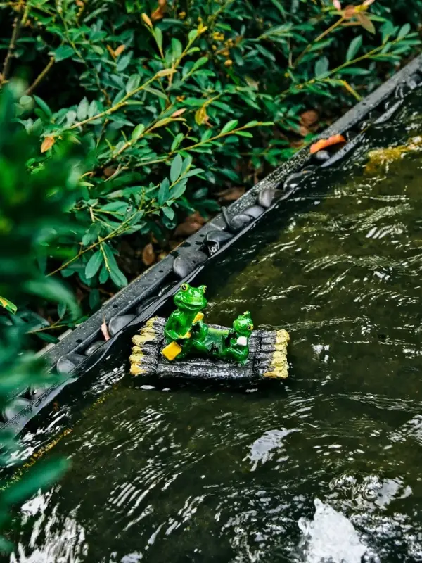 Садовая фигура 17 х 11 х 9,5 см "Лягушки на плоту" Водоплавающая