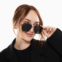 Очки солнцезащитные uv 400, дужка 14.2 см, ширина 13.1 см, линза 5.1 х 5.9 см