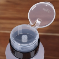 Флакон - бутылочка с помпой «Другое место», 250 мл, зелёный, чёрный Флакон - бутылочка с помпой «Другое место», 250 мл, зелёный, чёрный