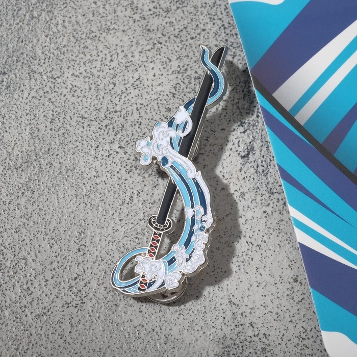 Значок &laquo;Катана&raquo; вода, цветной в серебре