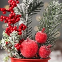 Декор "Яркий праздник, в горшочке" хвоя ягодки, 20х7 см Декор "Яркий праздник, в горшочке" хвоя ягодки, 20х7 см
