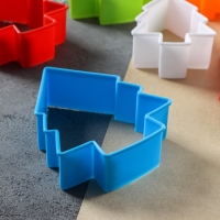 Набор для выпечки новогодний Доляна &laquo;Новогодняя&raquo;, 6 предметов: форма для выпечки, набор форм для вырезания печенья 5 шт