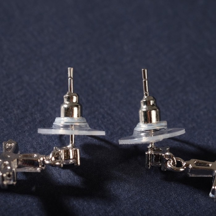 Серьги со стразами «Крестики искры» с пусетом, цвет белый в серебре Серьги со стразами «Крестики искры» с пусетом, цвет белый в серебре