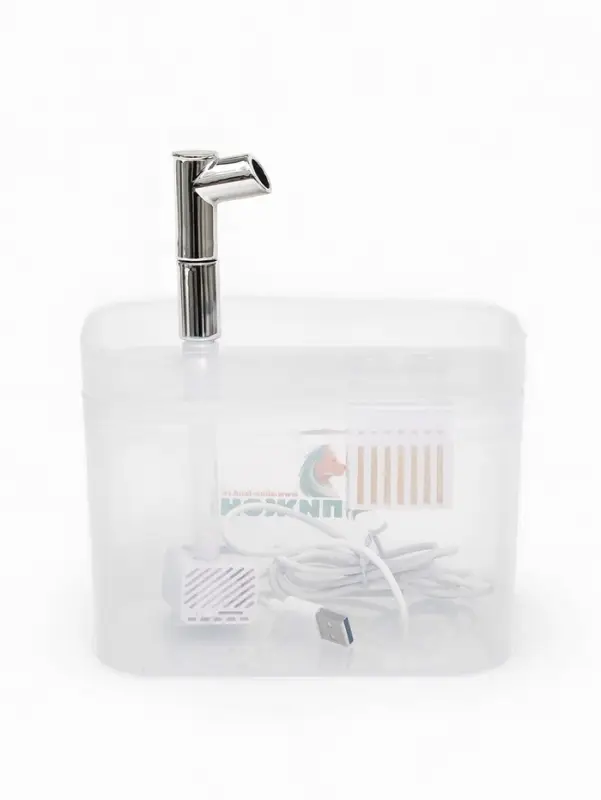 Фонтан для кошек и собак 1,5 л, 16,5 х 13 х 12 см, евророзетка, прозрачный