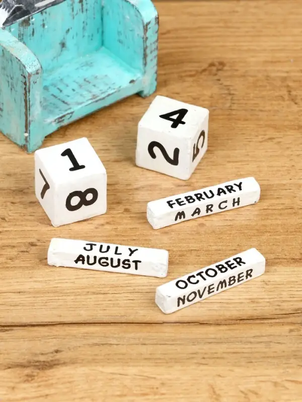 Календарь настольный "Полосатый кот" дерево 7х4х14 см, цв. чёрно-белый