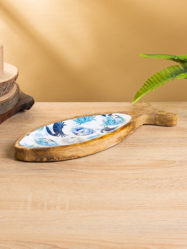 Блюдо в форме рыбки "Крабы" дерево манго 32х11,5х2 см