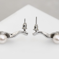 Серьги с жемчугом &laquo;Бусина&raquo; сосуд, цвет серебро