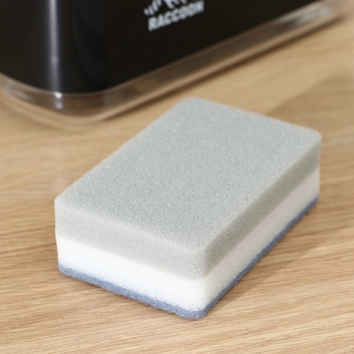 Дозатор для моющего средства с подставкой для губки Raccoon, 550 мл, губка в комплекте, цвет чёрный