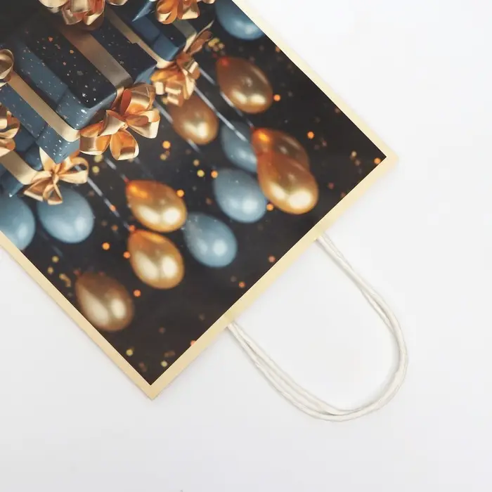 Пакет подарочный крафтовый &laquo;Подарки с золотым бантом&raquo; 27&times;22&times;11 см, 120 г/м&sup2;