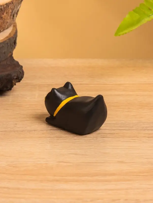 Сувенир дерево "Чёрный кот охотник" 6х3х4 см