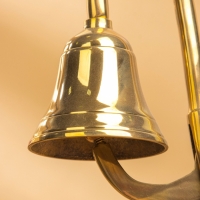 Колокол настольный с подставкой для ручки 10&times;18&times;18 см, латунь, дерево