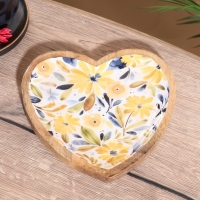 Блюдо в форме сердца &laquo;Желтые и синие цветы&raquo;, дерево манго, 20.5&times;20&times;2.3 см