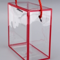 Коробка из PET с ручками, красная, 14 х 14 х 7 см Коробка из PET с ручками, красная, 14 х 14 х 7 см