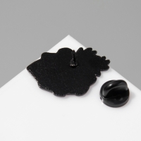 Значок &laquo;Сердце&raquo; объятие, цвет красный в чёрном металле