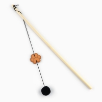 Дразнилка с деревянной подвеской «Лапка», 4 см Дразнилка с деревянной подвеской «Лапка», 4 см