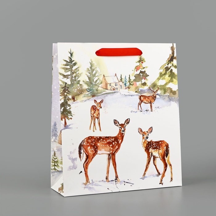 Пакет подарочный новогодний ламинированный &laquo;Прогулка в зимнем лесу&raquo;, M 30 х 26 х 9 см, Новый год