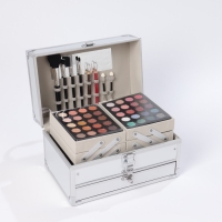 Набор профессиональной косметики"Miss Young" №16 Набор профессиональной косметики"Miss Young" №16