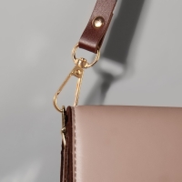 Ручка для сумки из натуральной кожи, регулируемая, с карабинами, 60 &plusmn; 2 см &times; 1,2 см, цвет коричневый/золотой