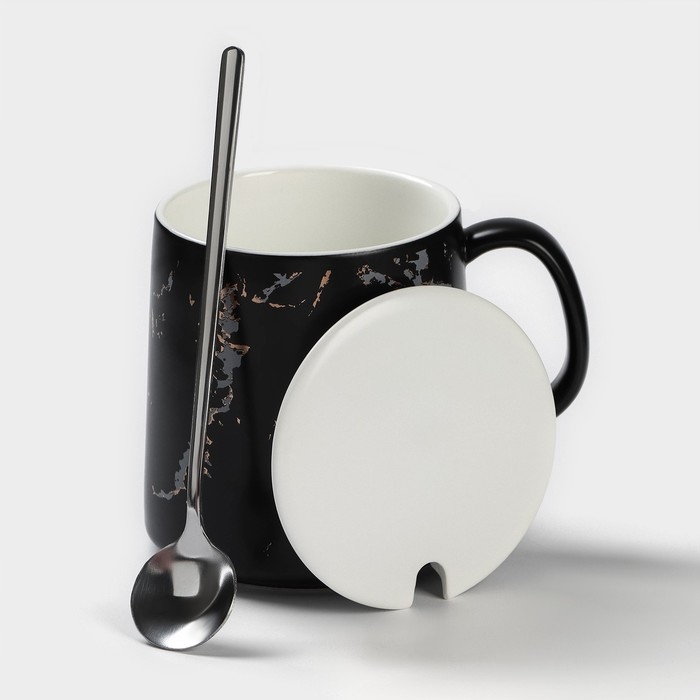 Кружка керамическая с ложкой &laquo;Чёрный мрамор&raquo;, 350 мл, цвет чёрный