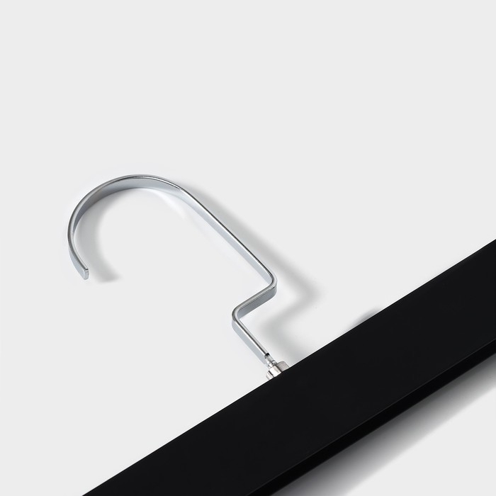 Вешалка для брюк и юбок с зажимами, 30&times;16,5 см, покрытие soft-touch, цвет чёрный