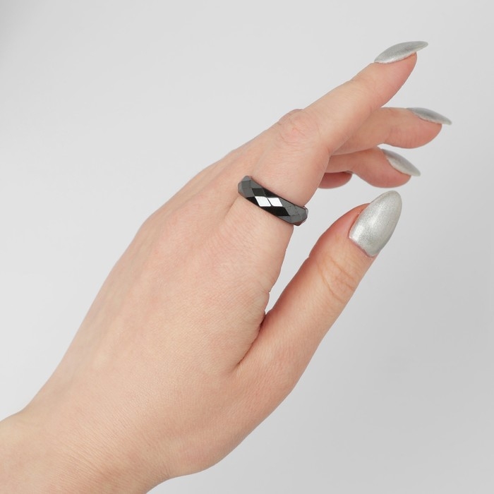Кольцо &laquo;Ночь&raquo; под гематит, гранёное, цвет чёрный, размер 18