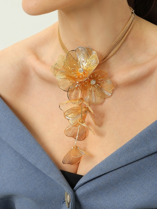 Колье «Цветок» распустившийся, цвет золото, 40 см Колье «Цветок» распустившийся, цвет золото, 40 см