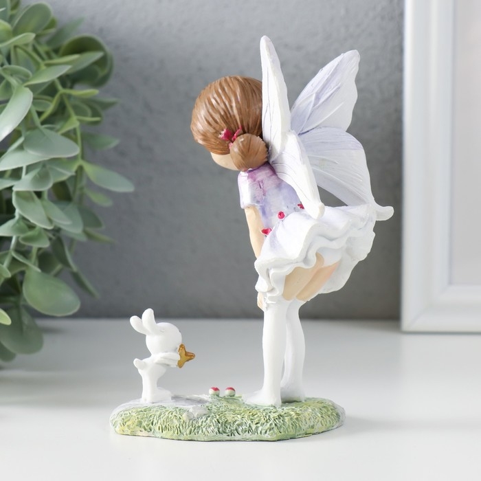 Сувенир полистоун "Девочка-бабочка с зайчиком на полянке" 9,5х6х13 см