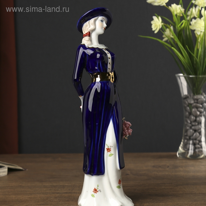 Фигура керамика &laquo;Девушка в пальто на прогулке&raquo;, 29&times;8&times;7.5 см