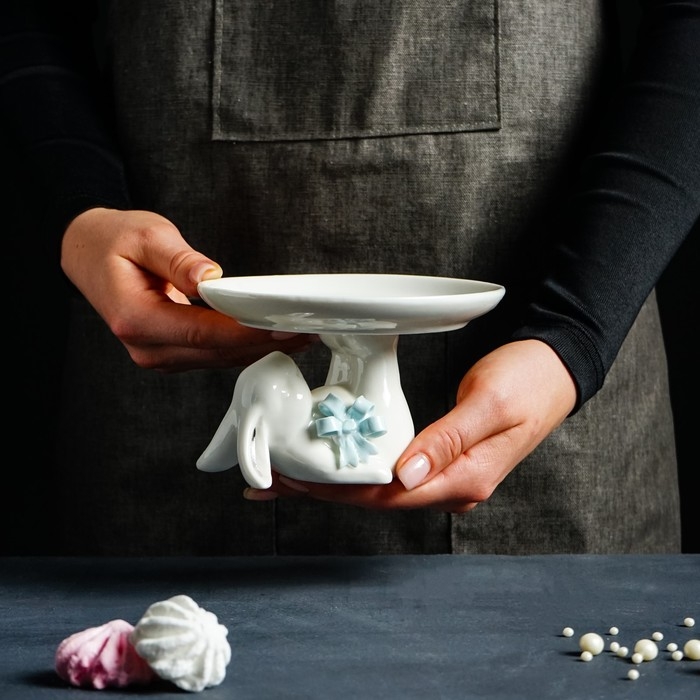 Блюдо для пирожных &laquo;Зайка&raquo;, 13&times;12&times;8 см, цвет белый