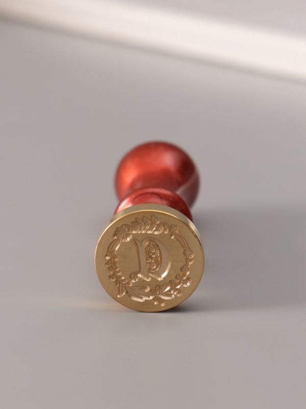 Печать для сургуча с пластиковой ручкой Печать для сургуча с пластиковой ручкой "Венок с буквой D" 2,5х2,5х6,3 см