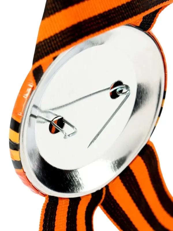 Значок закатной с георгиевской лентой &laquo;9 мая&raquo;