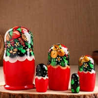 Матрёшка &laquo;Земляничка&raquo;, чёрный платок, 5 кукольная, 18 см