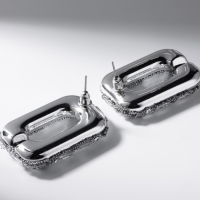 Серьги со стразами «Блеск» мягкий прямоугольник, белые в серебре Серьги со стразами «Блеск» мягкий прямоугольник, белые в серебре