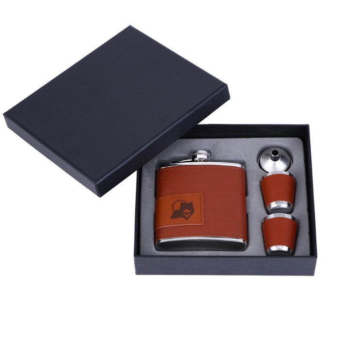 Подарочный набор 4 в 1 "Волк": фляжка 180 мл, воронка, 2 рюмки, 14 х 18 см