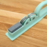 Точилка для ножей Доляна &laquo;Острое лезвие&raquo;, 19&times;4,5 см, с ручкой и шлифовкой, цвет МИКС