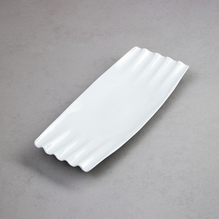 Блюдо &laquo;Идилия&raquo;, фарфор, Иран